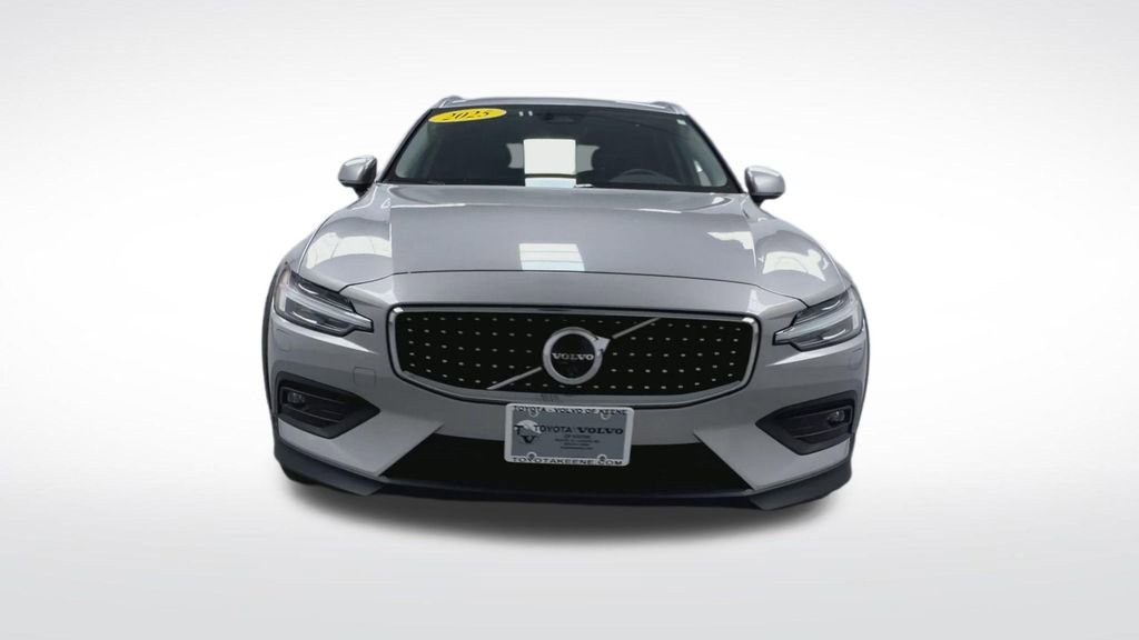 Used 2025 Volvo V60 B5 Cross Country Plus AWD/4WD image 19