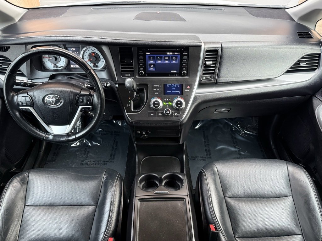 Used 2018 Toyota Sienna SE w/ Carpet Mat Package image 24
