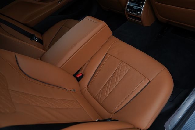 Used 2022 BMW 740i w/ M Sport Package RWD image 15