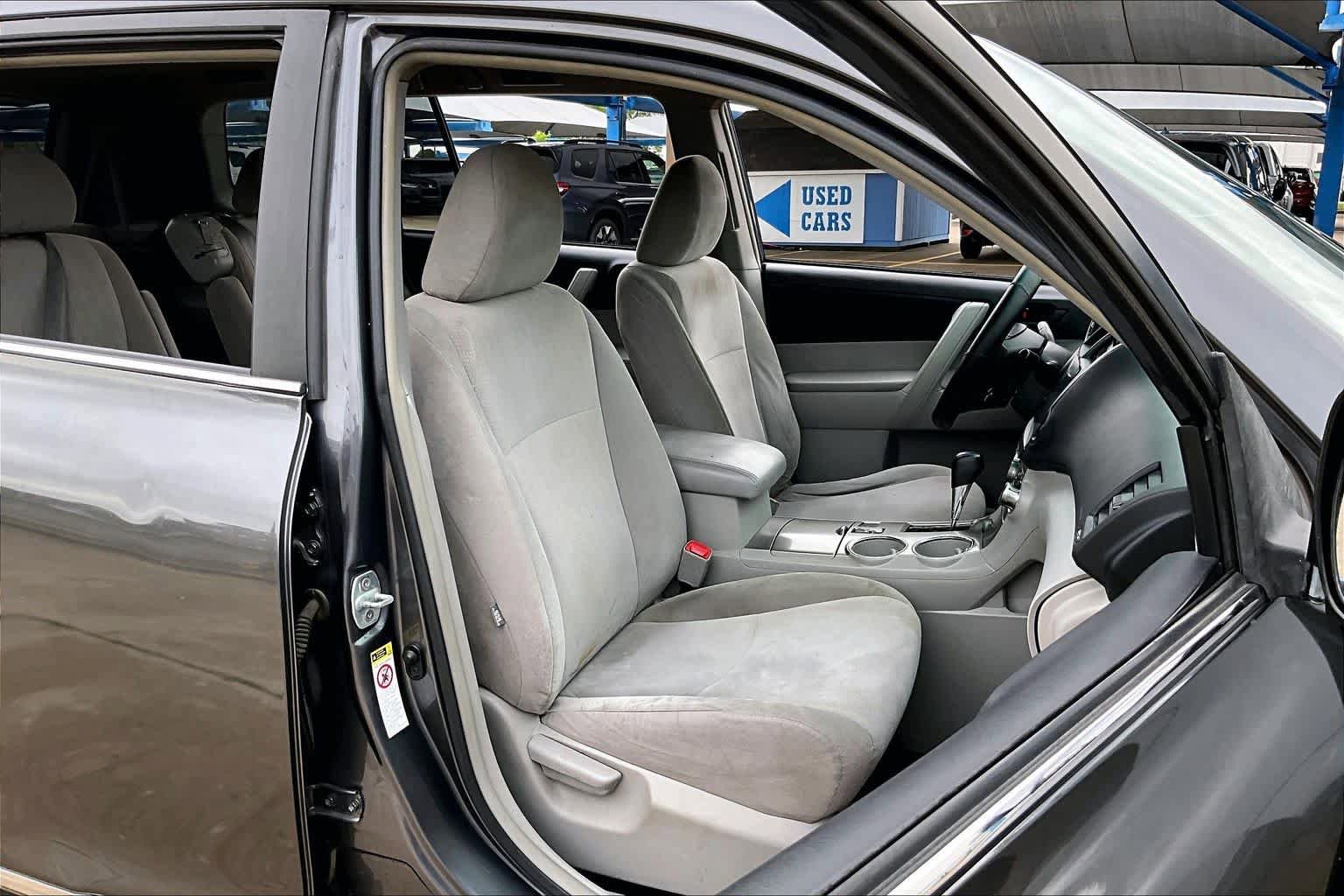 Used 2012 Toyota Highlander FWD w/ Cold Weather Pkg image 8
