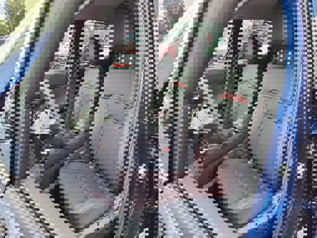 New 2025 Nissan Kicks SR image 5