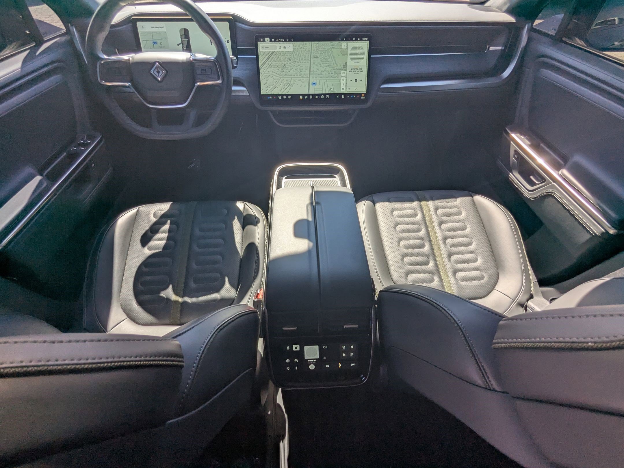 Used 2025 Rivian R1S Adventure AWD/4WD image 29