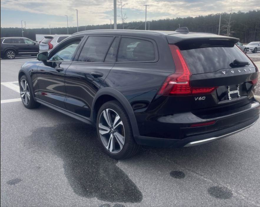 Used 2025 Volvo V60 B5 Cross Country Plus image 15