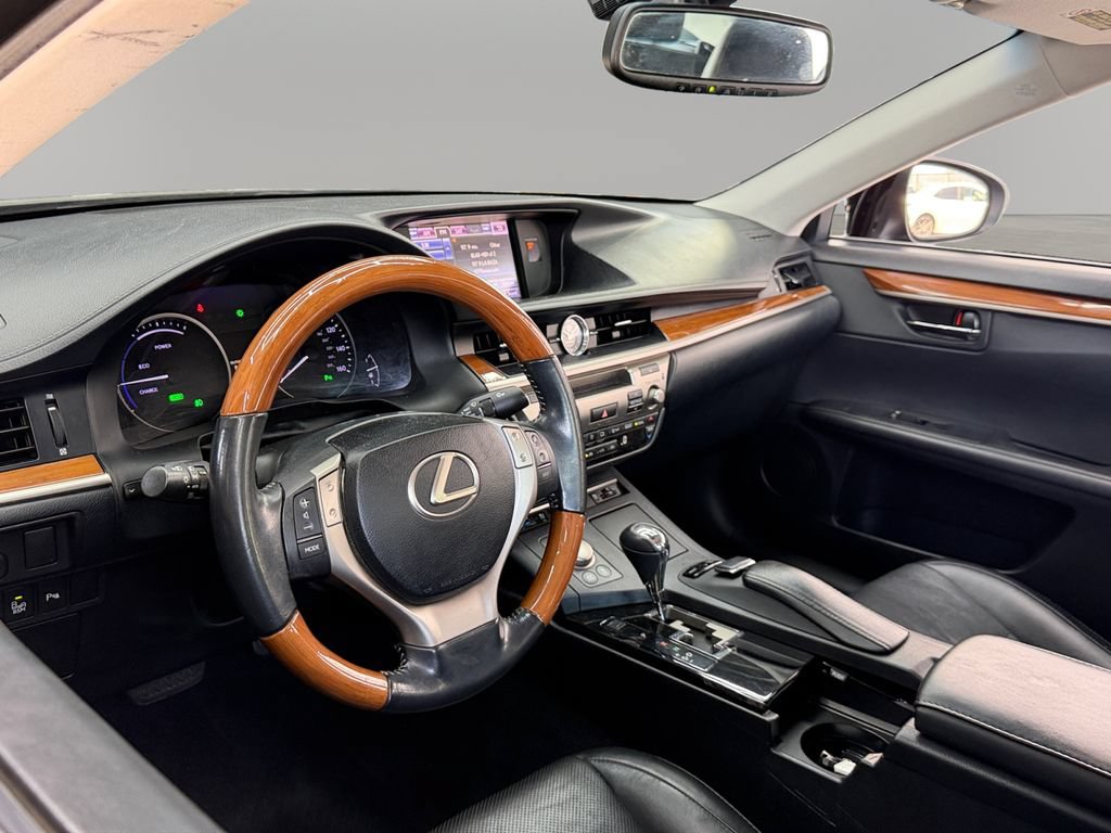 Used 2013 Lexus ES 300h w/ Luxury Pkg FWD image 15
