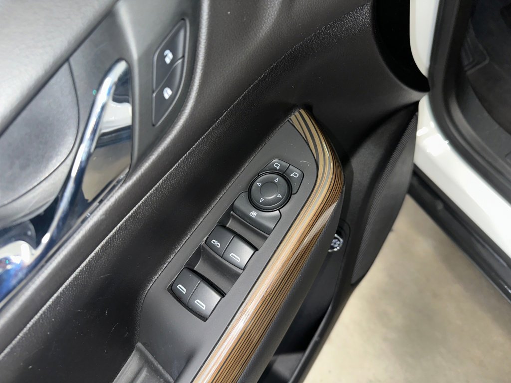 Certified 2023 GMC Acadia SLE w/ Driver Convenience Package image 5