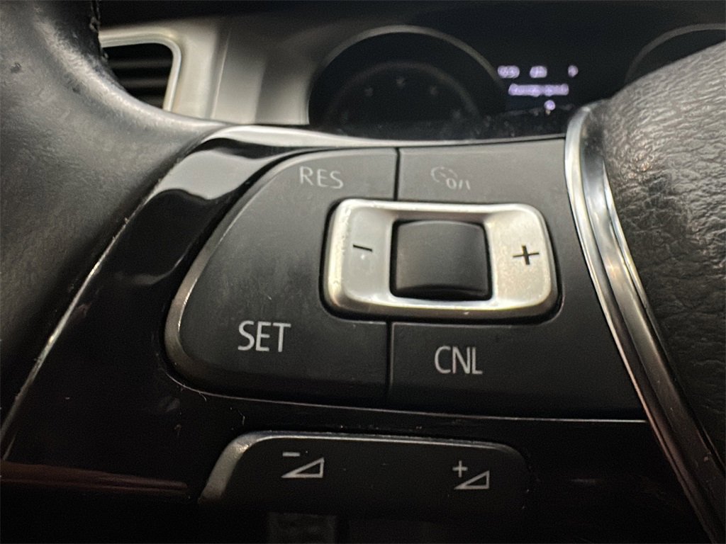 Used 2016 Volkswagen Golf S image 18