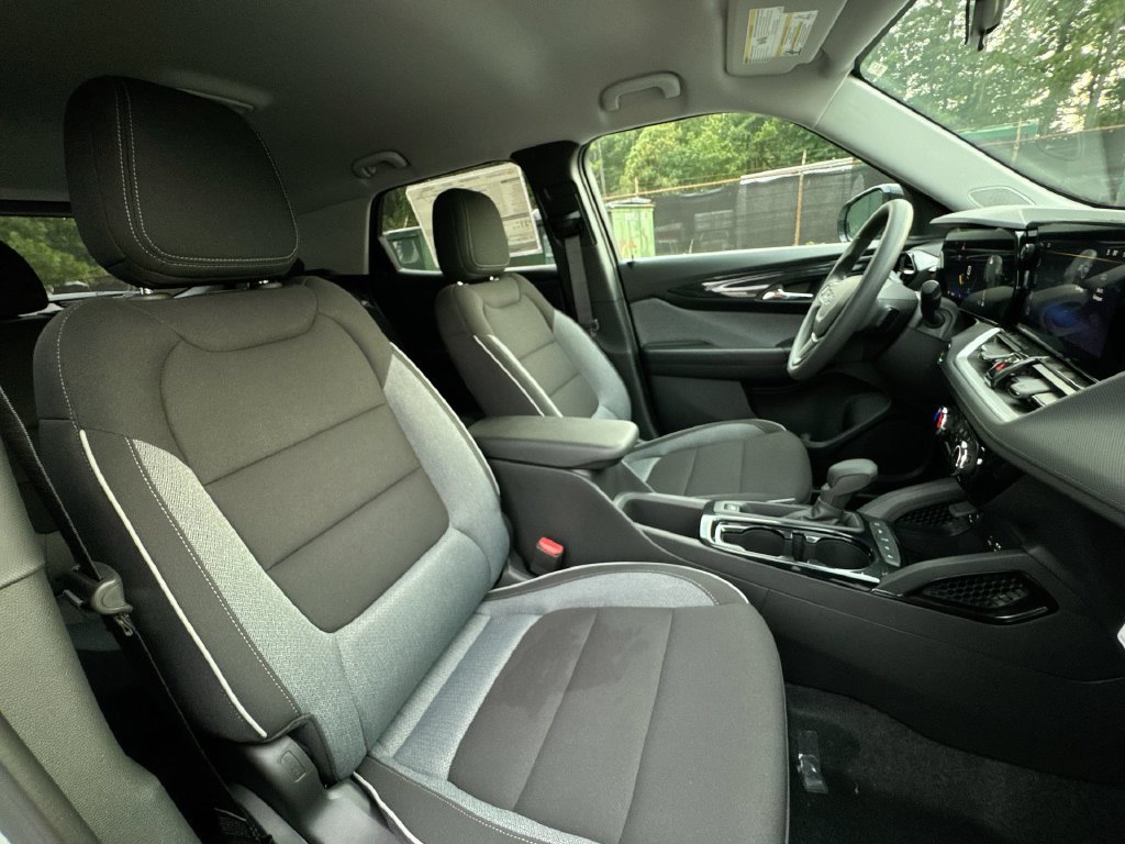 New 2026 Chevrolet TrailBlazer LT w/ Midnight Edition FWD image 31