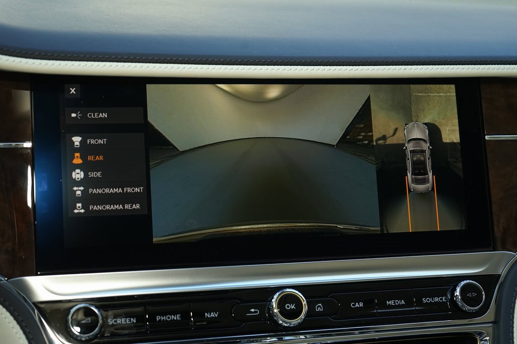 Used 2021 Bentley Flying Spur V8 image 16