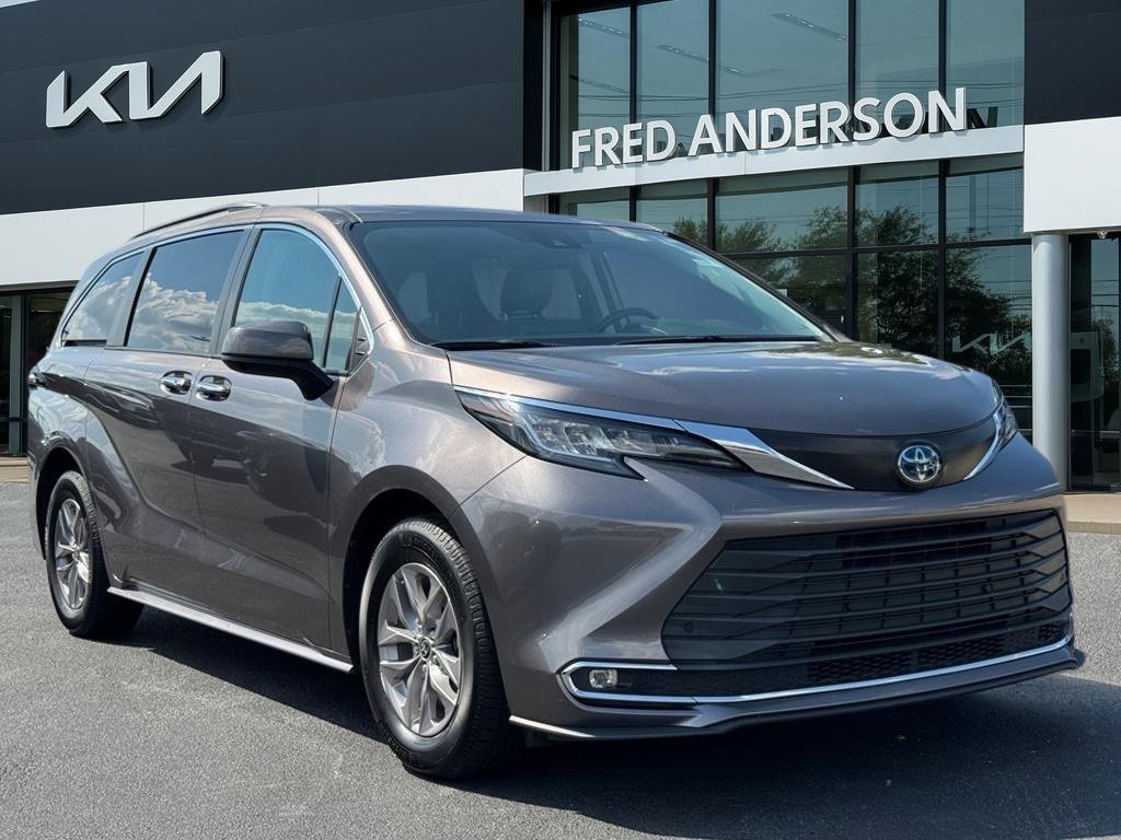 Used 2022 Toyota Sienna XLE