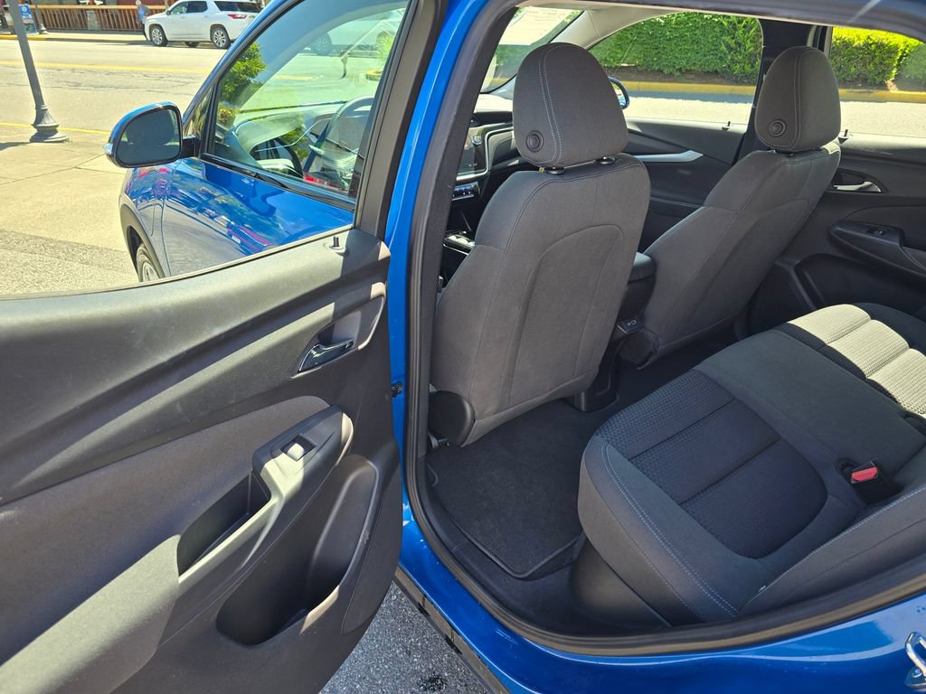Used 2022 Chevrolet Bolt EUV LT w/ Comfort Package FWD image 15
