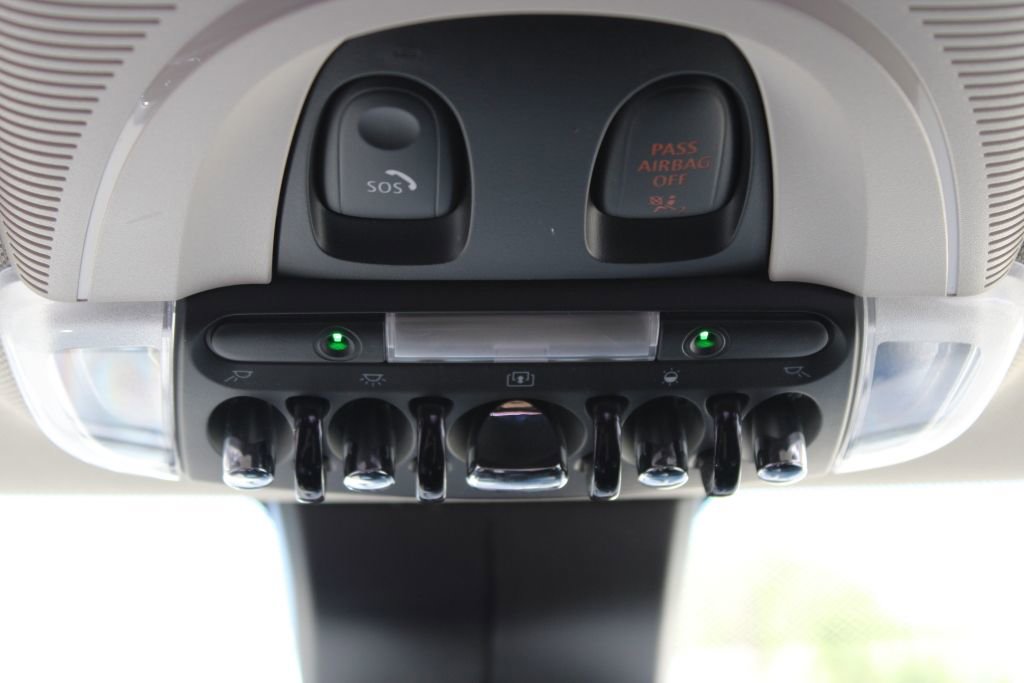 Used 2020 MINI Cooper 2-Door Hardtop FWD image 17