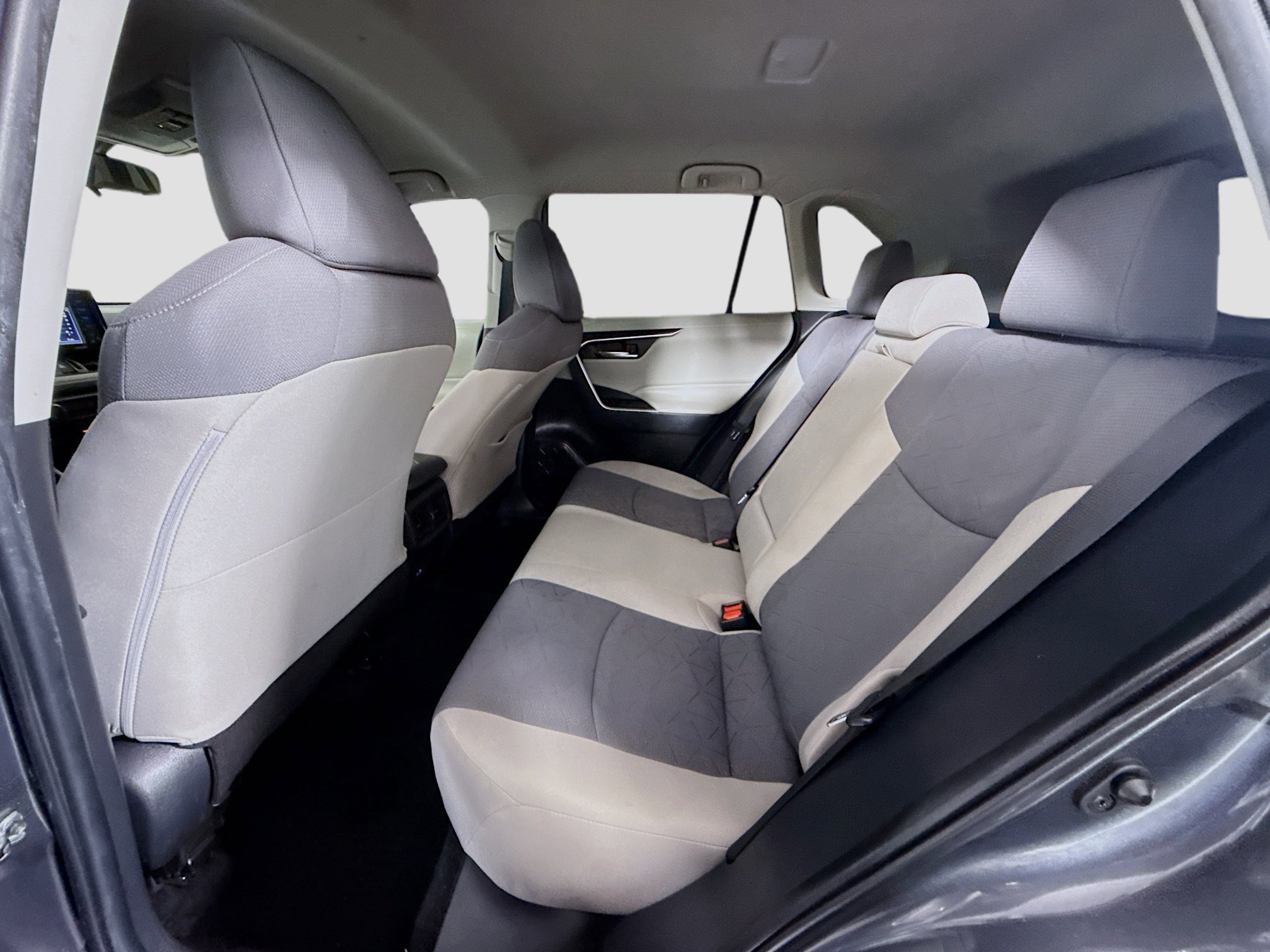 Used 2022 Toyota RAV4 XLE image 25