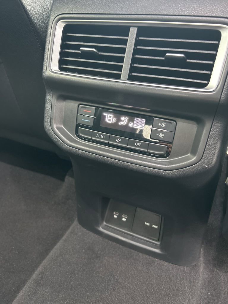 Used 2024 Volkswagen Atlas SE image 26