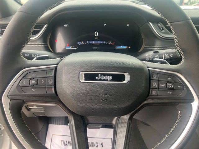 Used 2023 Jeep Grand Cherokee Altitude AWD/4WD image 14