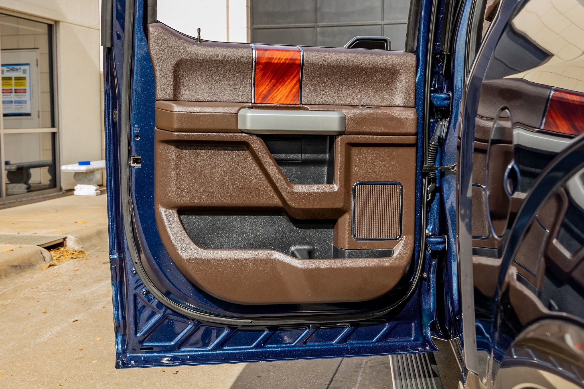 Used 2019 Ford F150 King Ranch w/ Equipment Group 601A Luxury AWD/4WD image 35