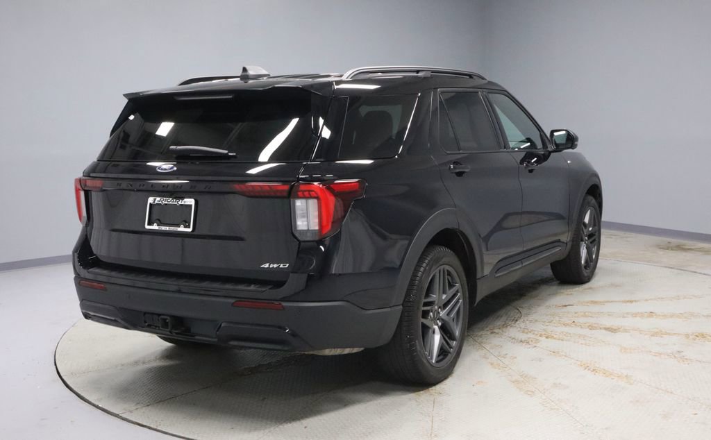 Certified 2025 Ford Explorer ST-Line w/ ST-Line Street Pack image 9