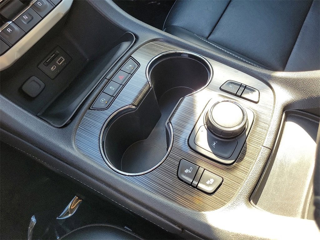 Used 2023 GMC Acadia SLT image 13