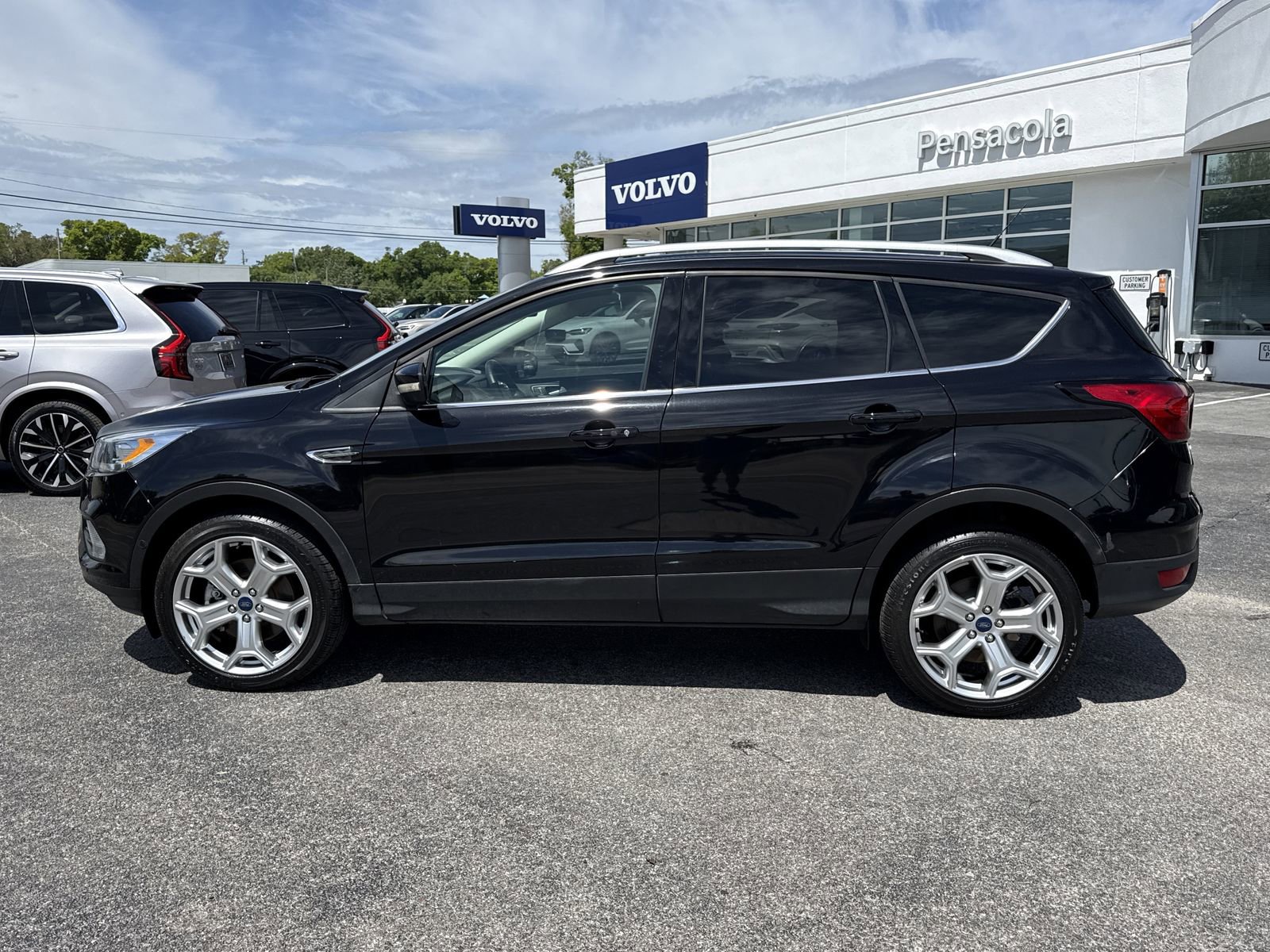 Used 2019 Ford Escape Titanium AWD/4WD image 2