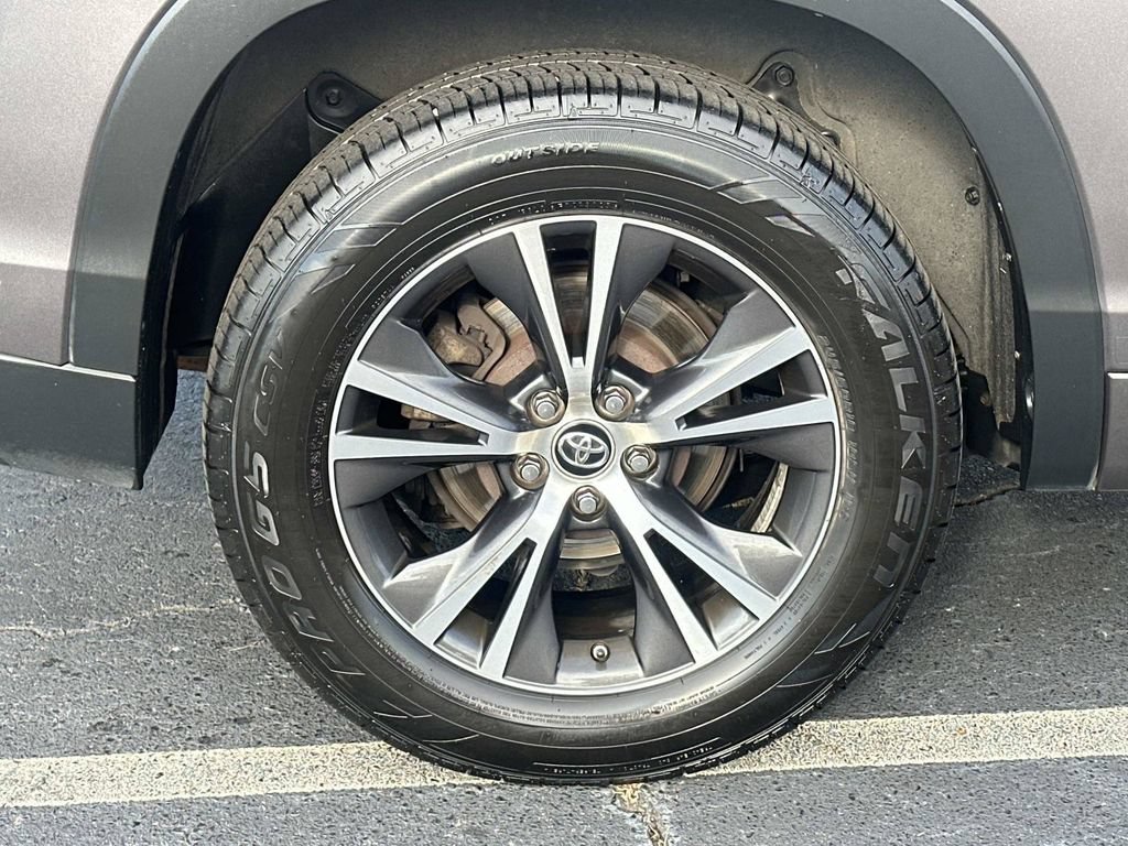 Used 2016 Toyota Highlander XLE FWD image 9