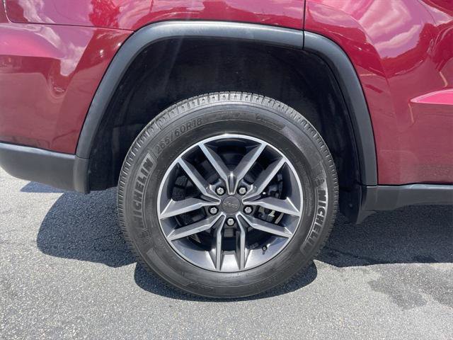 Certified 2020 Jeep Grand Cherokee Limited w/ Premium Lighting Group AWD/4WD image 12
