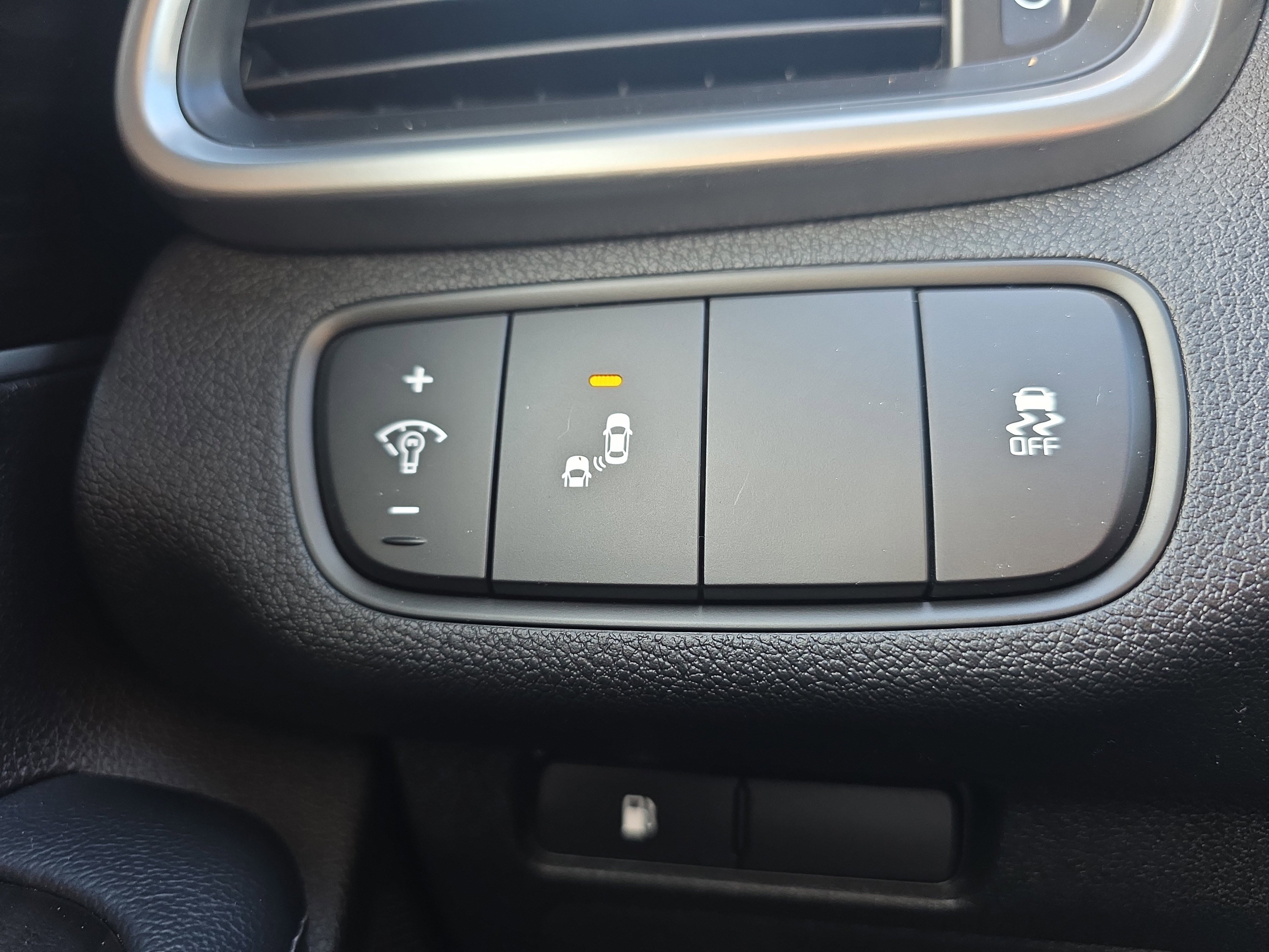 Used 2019 Kia Sorento LX image 36