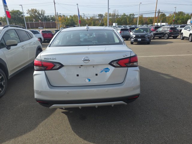 Used 2022 Nissan Versa SV FWD image 9