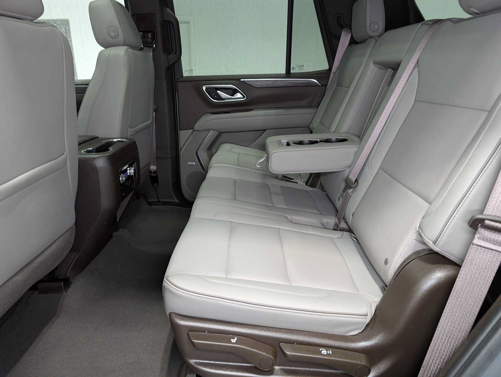 Certified 2022 GMC Yukon SLT w/ SLT Premium Package AWD/4WD image 25