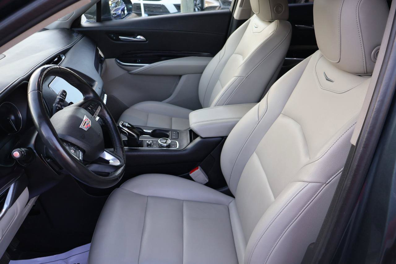 Used 2020 Cadillac XT4 Luxury w/ Cold Weather Package image 12