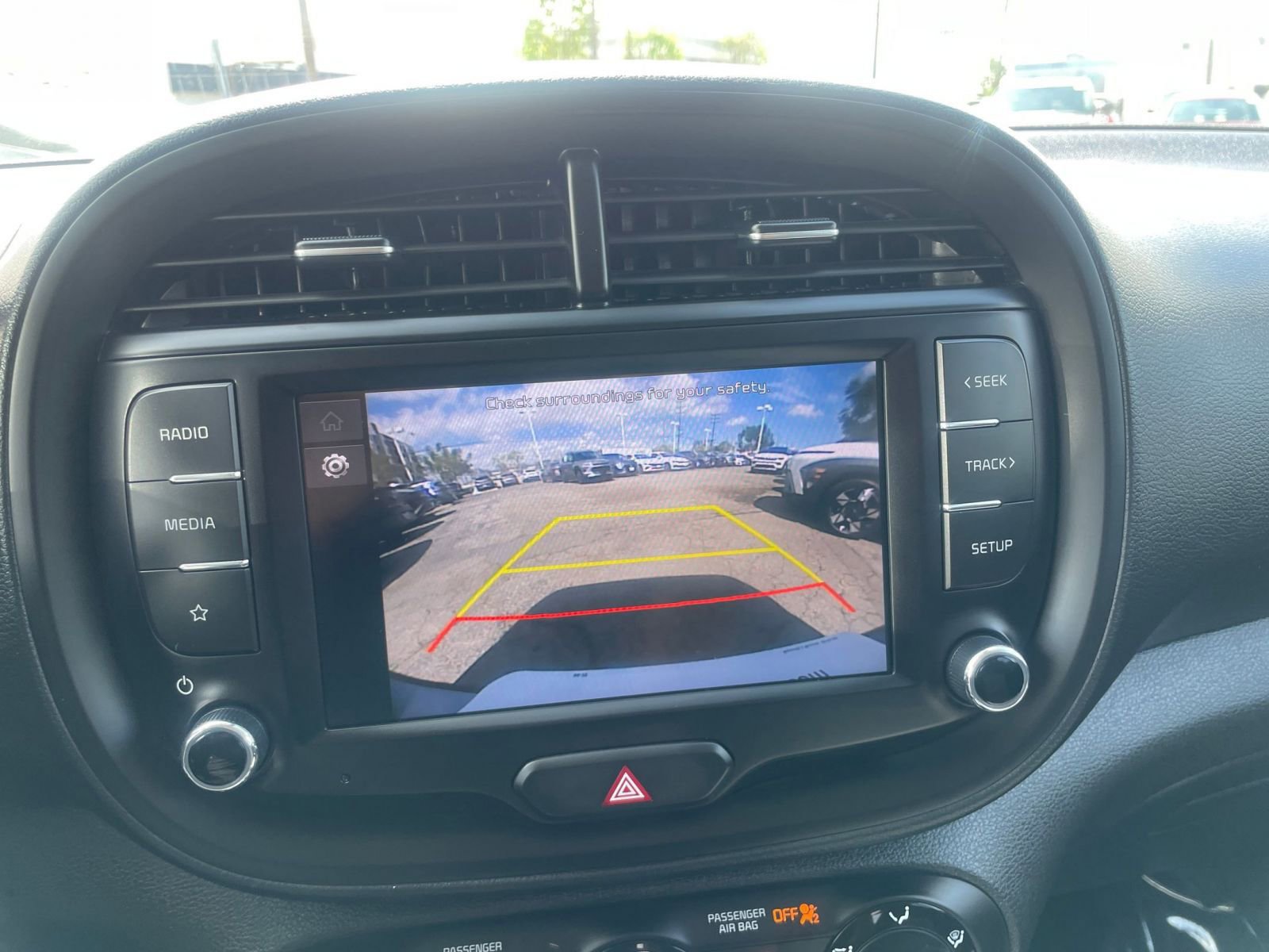 Used 2025 Kia Soul LX w/ LX Technology Package FWD image 24