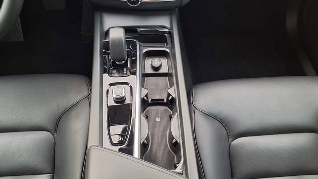 Used 2025 Volvo XC60 B5 Core image 28