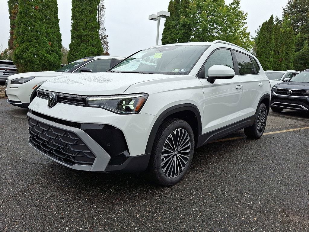 New 2025 Volkswagen Tiguan SE R-Line image 2