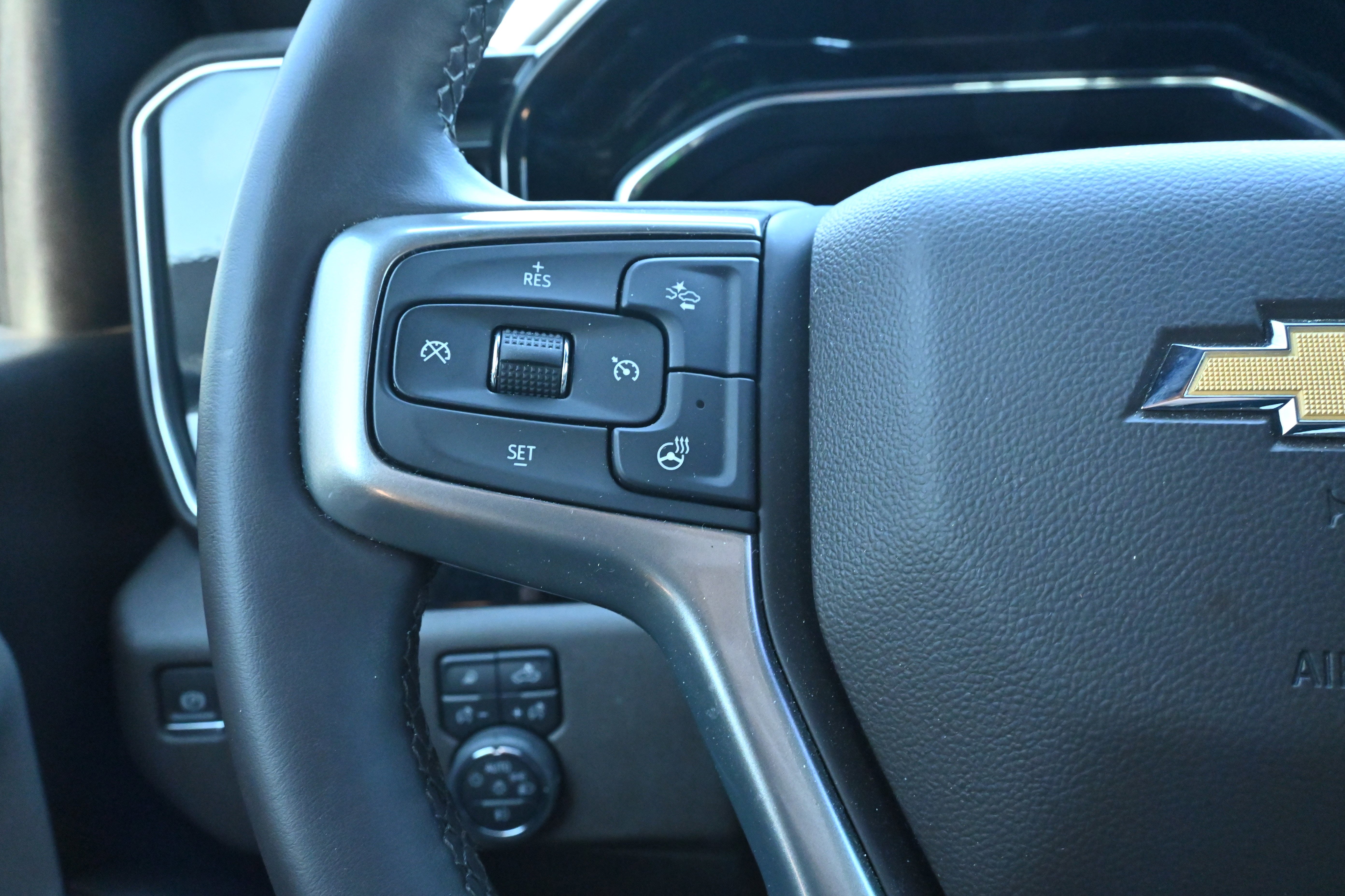 Used 2024 Chevrolet Silverado 2500 LTZ w/ LTZ Convenience Package image 32