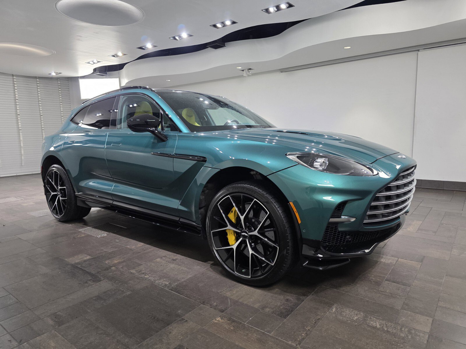 Used 2024 Aston Martin DBX 707 image 1