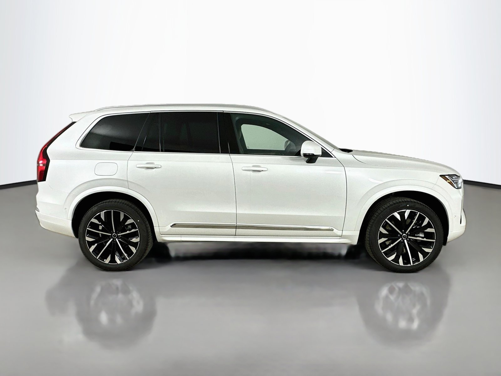New 2026 Volvo XC90 T8 Plus w/ Protection Package AWD/4WD image 4