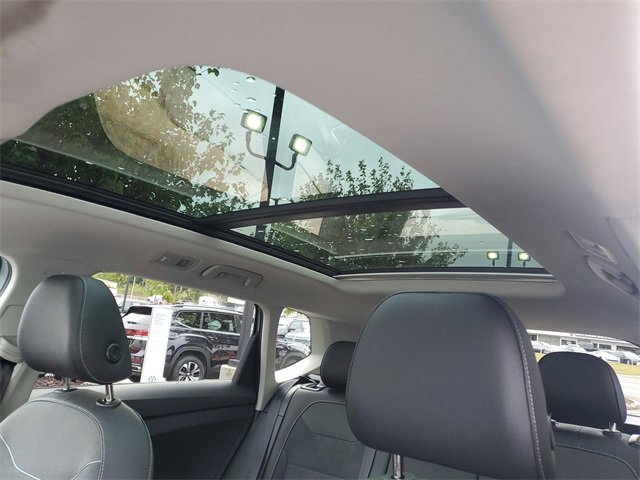 Certified 2025 Volkswagen Taos SE image 19