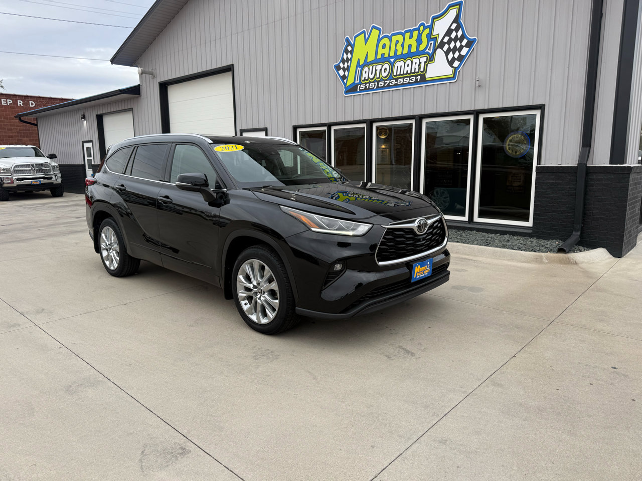 Used 2021 Toyota Highlander Limited image 1