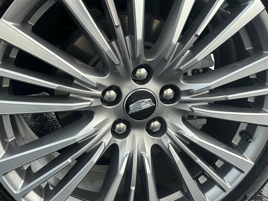 New 2025 Cadillac XT4 Premium Luxury image 26