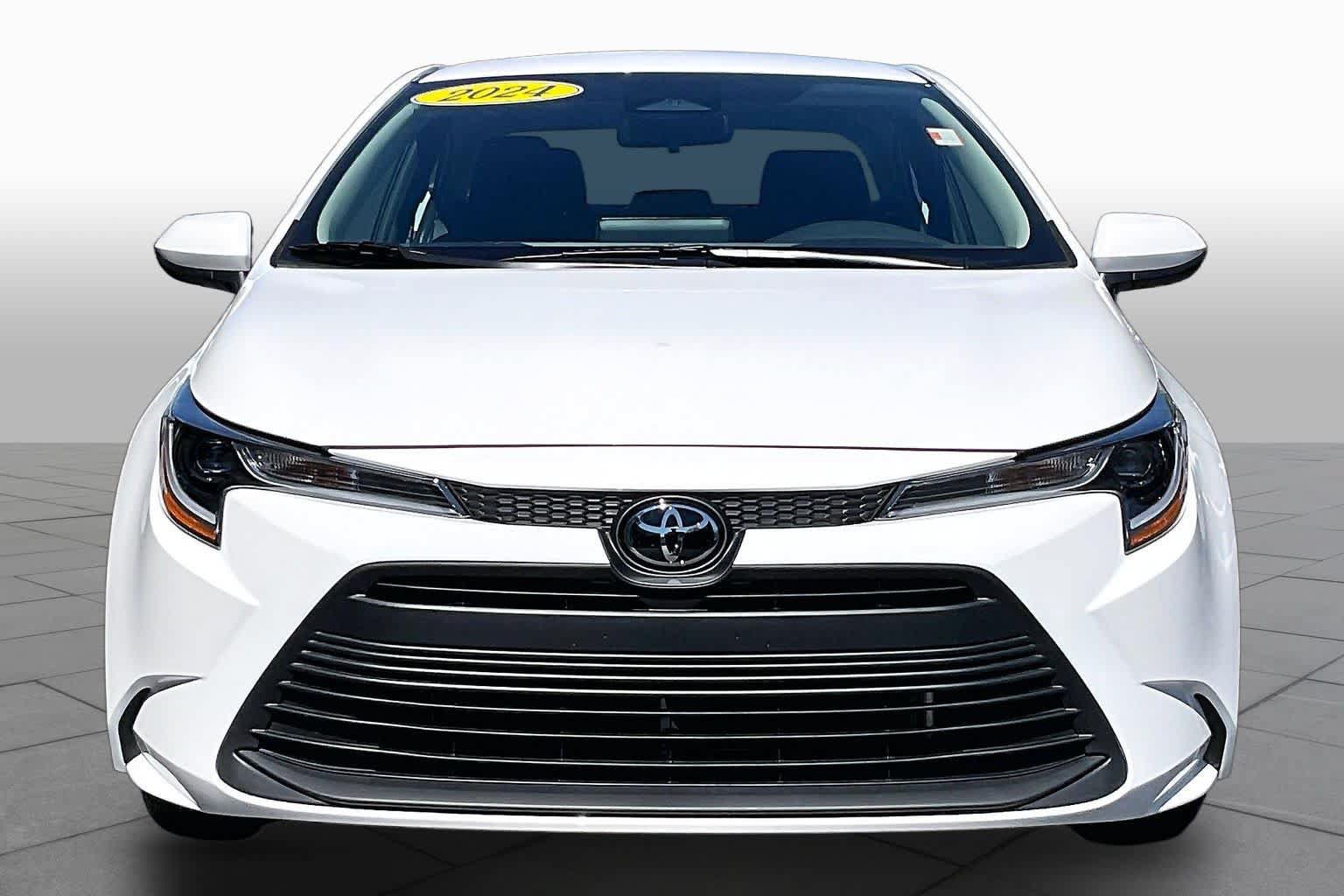 Used 2024 Toyota Corolla LE FWD image 4