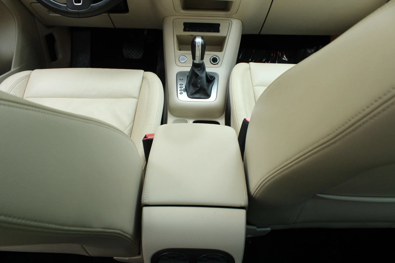 Used 2013 Volkswagen Tiguan SEL FWD image 29