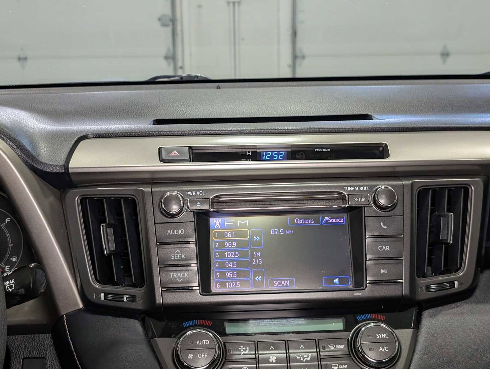 Used 2013 Toyota RAV4 XLE image 20