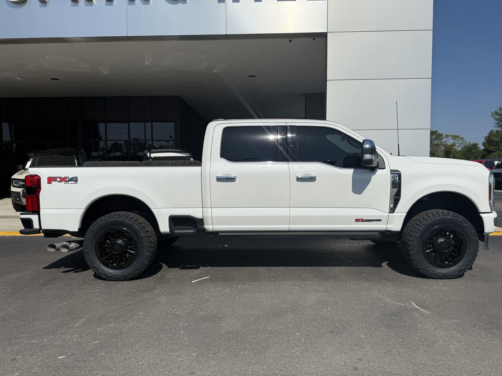 Used 2024 Ford F250 Platinum image 3