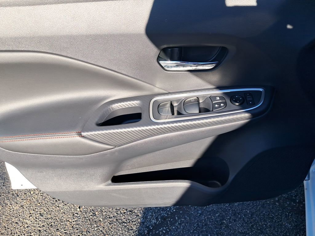 New 2025 Nissan Versa SR w/ Trunk Package image 11