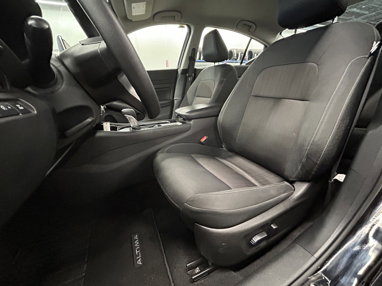 Used 2024 Nissan Altima 2.5 SV image 12