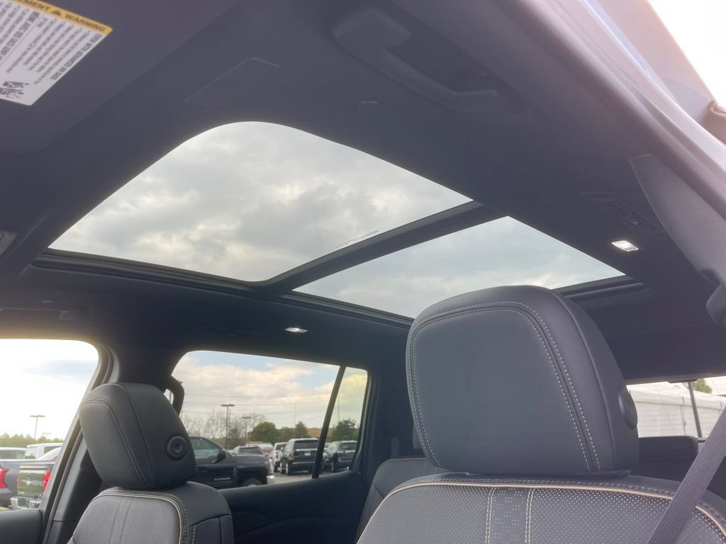 New 2026 Chevrolet Traverse High Country w/ LPO, Floor Liner Package AWD/4WD image 11