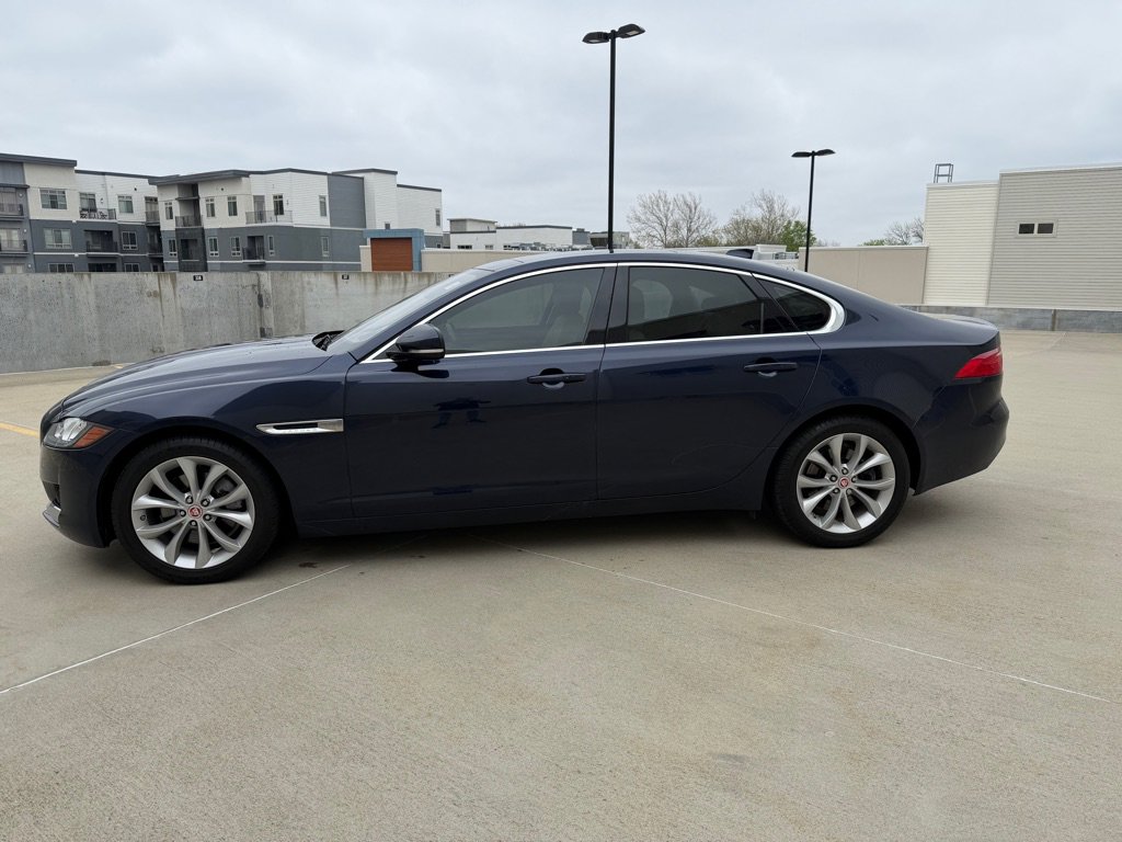 Used 2018 Jaguar XF Premium AWD/4WD image 4