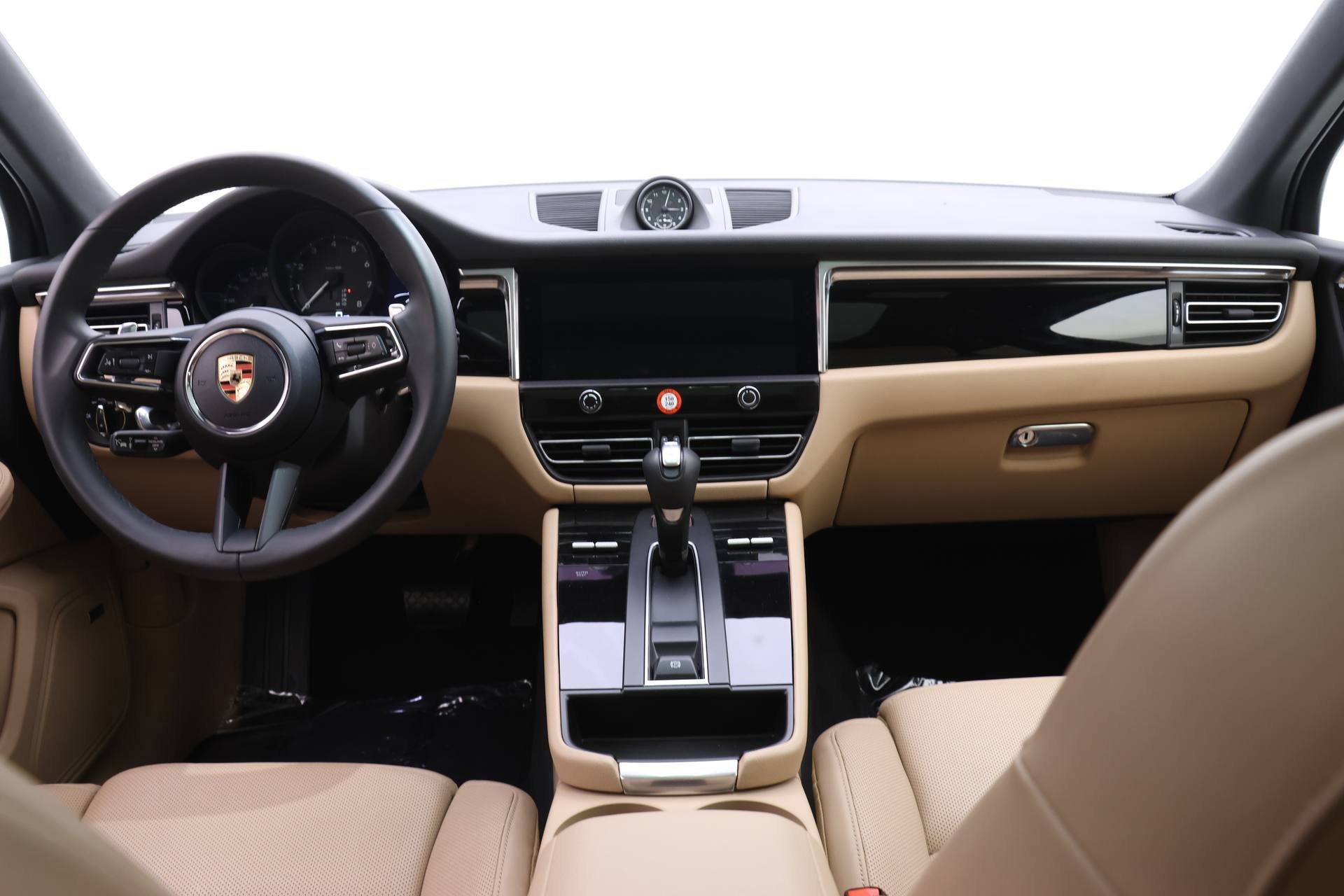 Used 2025 Porsche Macan image 18