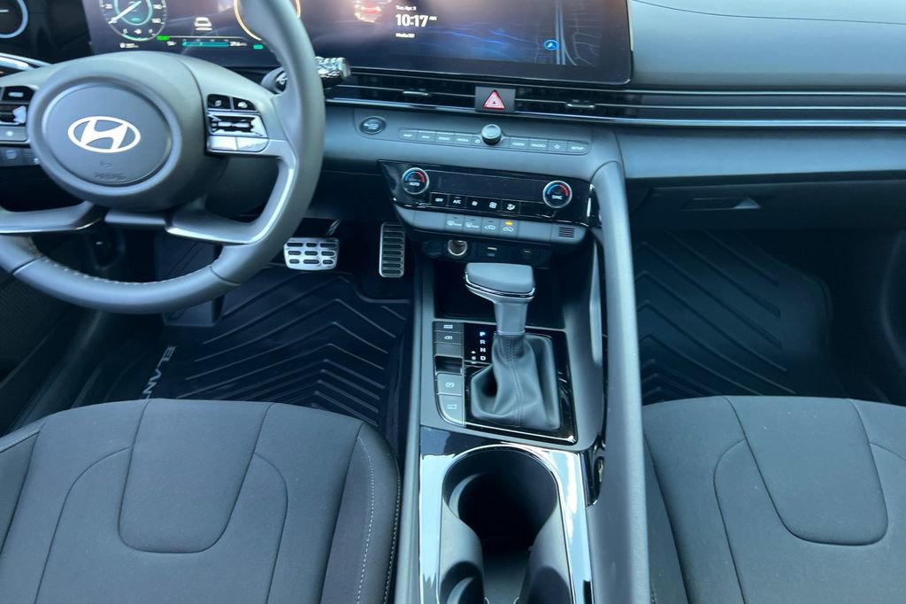 New 2025 Hyundai Elantra SEL image 11