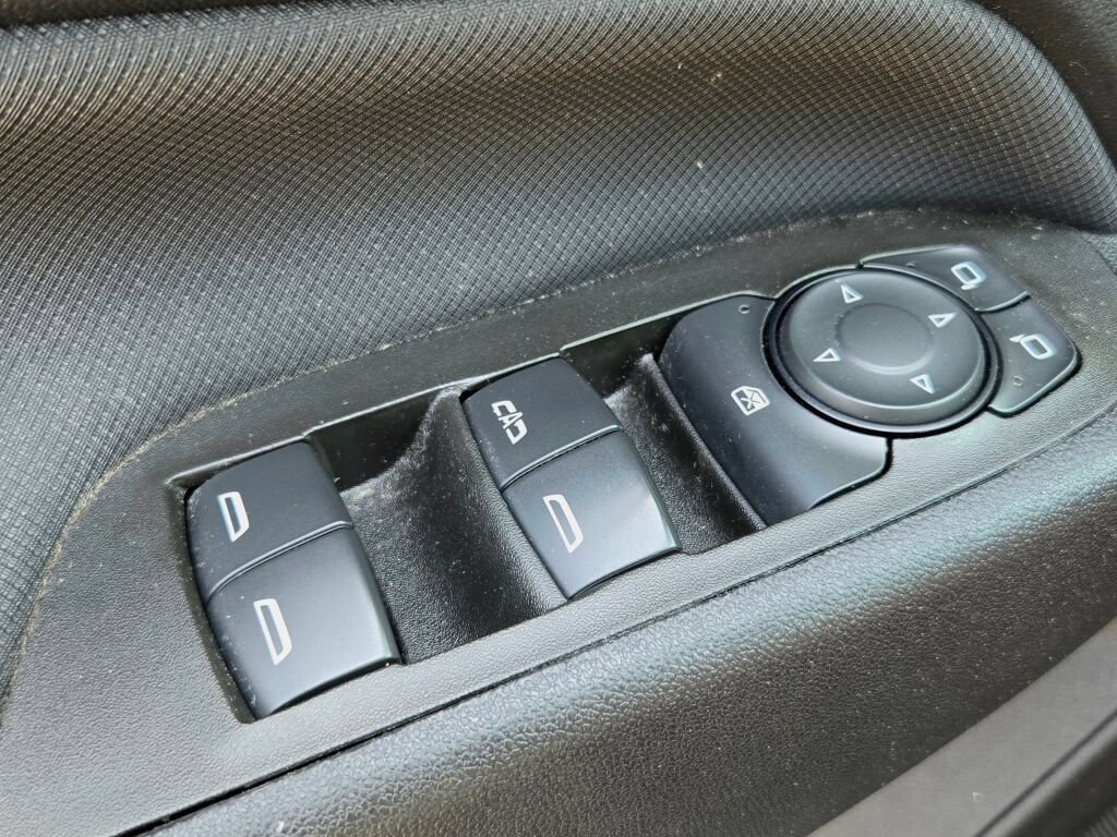Used 2023 Chevrolet Equinox RS w/ LPO, Floor Liner Package FWD image 26
