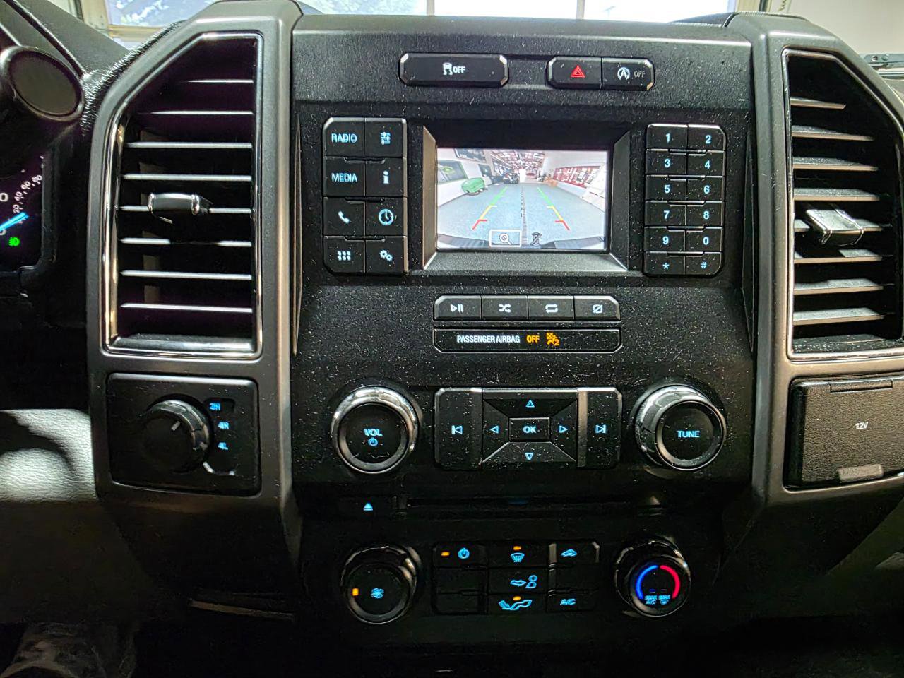 Used 2018 Ford F150 XLT AWD/4WD image 32