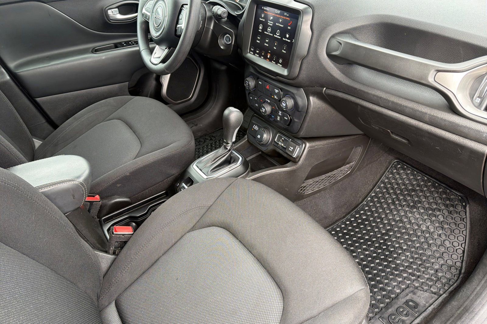 Used 2023 Jeep Renegade Latitude image 13